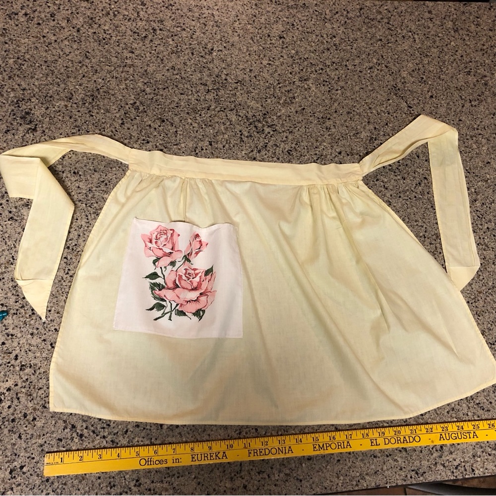 Vintage 50/60’s Cotton Apron Roses Pocket Yellow Hostess Apron  Shower MCM